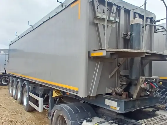 Самосвальный полуприцеп Bodex KIS 4WA1 2023 года б/у