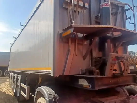 Самосвальный полуприцеп Bodex KIS 4WA1 2023 года б/у