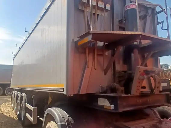 Самосвальный полуприцеп Bodex KIS 4WA1 2023 года б/у фото 2