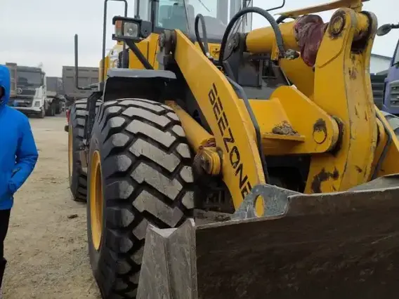 Фронтальный погрузчик BEEZONE 956GT 2023 года б/у