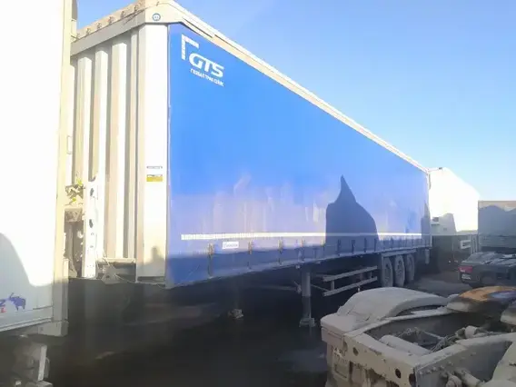 Тентованный полуприцеп Krone SD 2023 года б/у