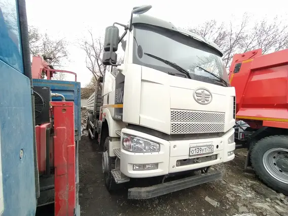 Бортовой с КМУ FAW J6P 2023 года б/у фото 4