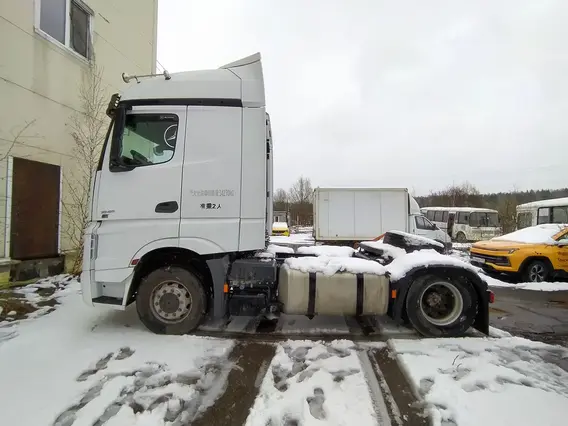 Седельный тягач Mercedes-Benz Actros 2023 года б/у фото 5