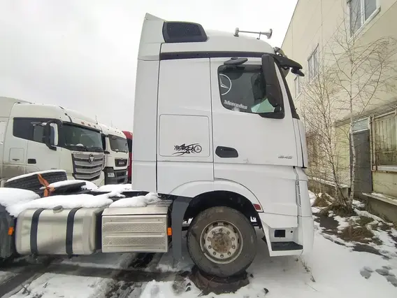 Седельный тягач Mercedes-Benz Actros 2023 года б/у фото 13