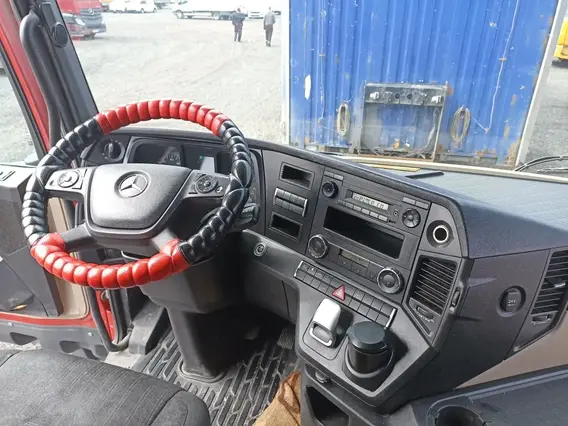 Седельный тягач Mercedes-Benz Actros 2021 года б/у фото 10
