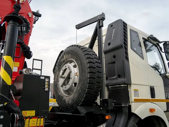 Тягач с КМУ FAW 3250 2025 года новый фото 10