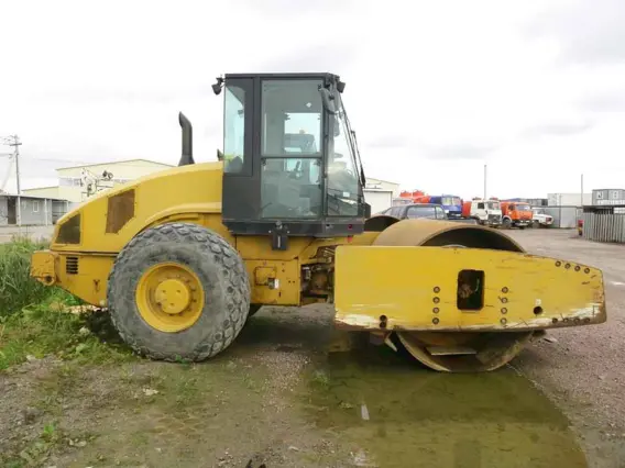 Дорожный каток Caterpillar CS76 XT 2013 года б/у