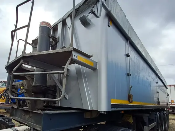 Самосвальный полуприцеп Bodex KIS 4WA1 2023 года б/у фото 3