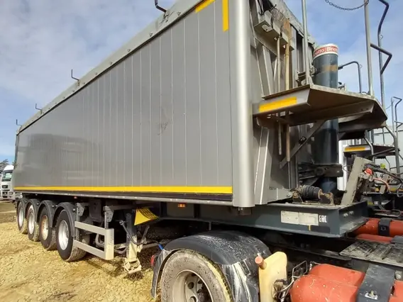 Самосвальный полуприцеп Bodex KIS 4WA1 2023 года б/у