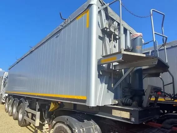Самосвальный полуприцеп Bodex KIS 4WA1 2023 года б/у фото 2
