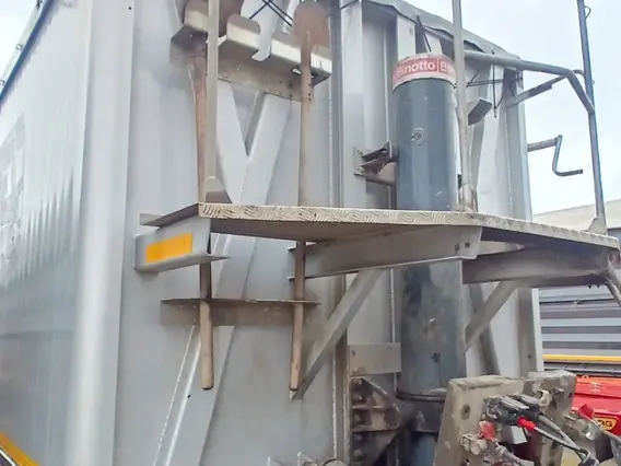 Самосвальный полуприцеп Bodex KIS 4WA1 2023 года б/у