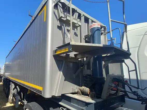 Самосвальный полуприцеп Bodex KIS 4WA1 2023 года б/у фото 2