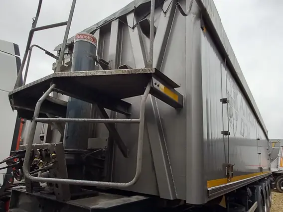 Самосвальный полуприцеп Bodex KIS 4WA1 2023 года б/у фото 4