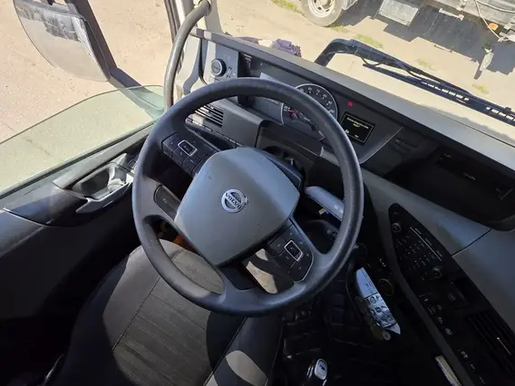 Седельный тягач Volvo FH 2017 года б/у фото 8