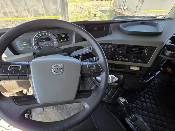 Седельный тягач Volvo FH 2017 года б/у фото 7