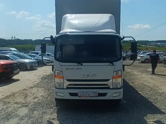 Тентованный грузовик JAC N120 2022 года б/у фото 2