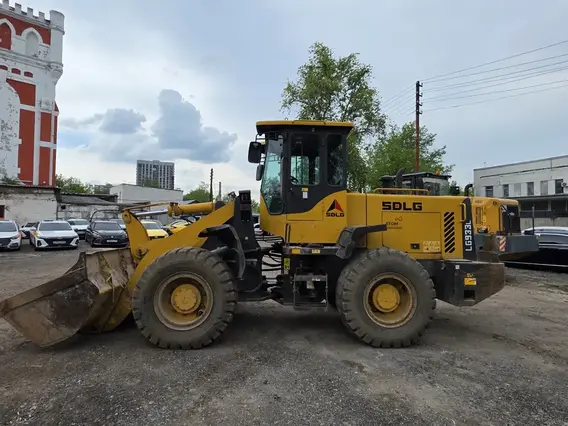 Фронтальный погрузчик SDLG LG933L 2022 года б/у фото 5
