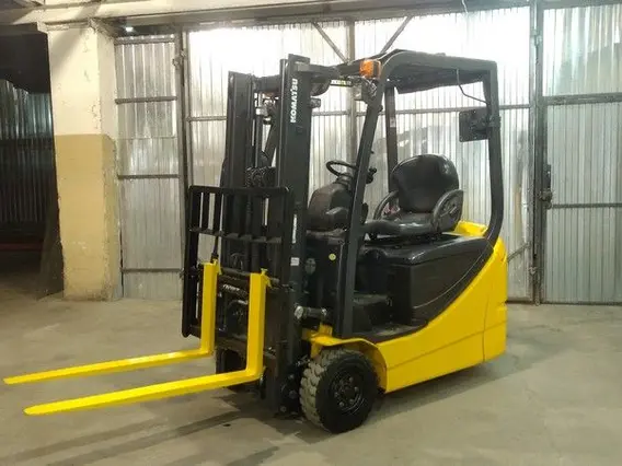 Вилочный погрузчик Komatsu FB 2014 года б/у