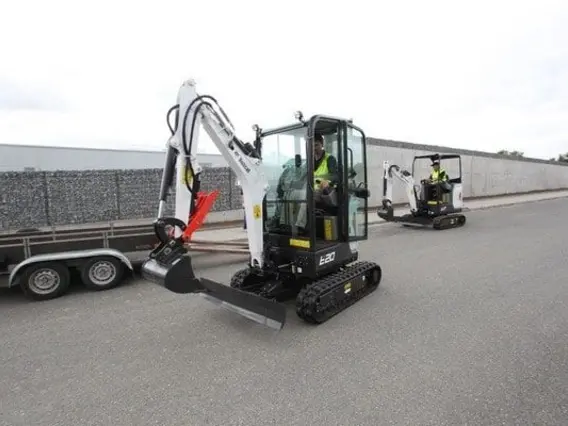 Экскаватор Bobcat E20  б/у фото 3