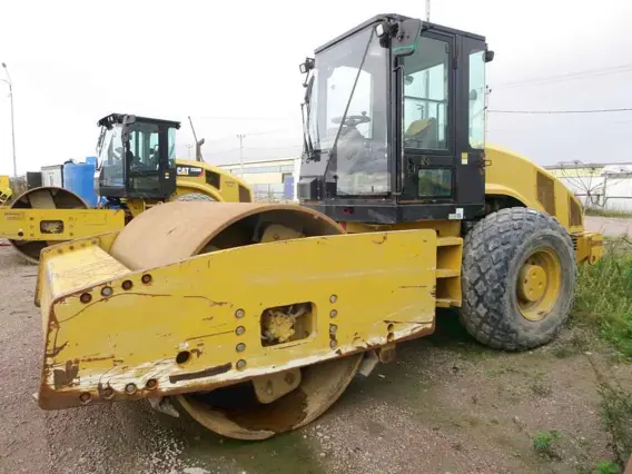 Дорожный каток Caterpillar CS76 XT 2013 года б/у фото 2