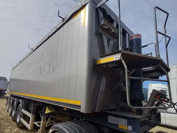 Самосвальный полуприцеп Bodex KIS 4WA1 2023 года б/у