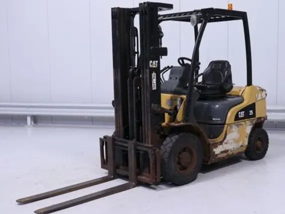 Вилочный погрузчик Caterpillar DP25NT  б/у