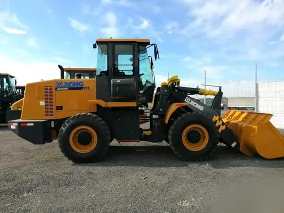 Фронтальный погрузчик XCMG LW330RU 2025 года новый