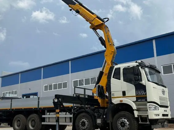 Бортовой грузовик FAW CA3310 с КМУ XCMG, 2025 2025 года новый