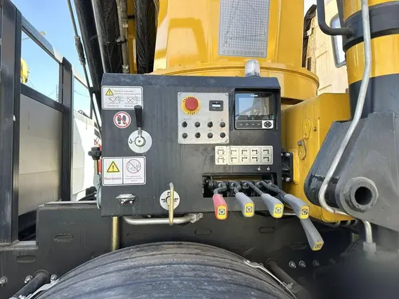 Манипулятор-самопогрузчик FAW CA3310 XCMG SQZ460-6 2026 года новый фото 6