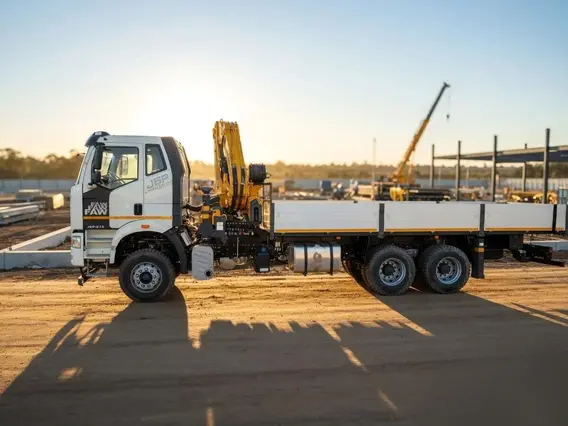 Манипулятор-самопогрузчик FAW J6P XCMG SQZ330-6 2026 года новый фото 2