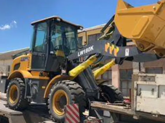 Фронтальный погрузчик XCMG LW180K 2023 года новый фото 6