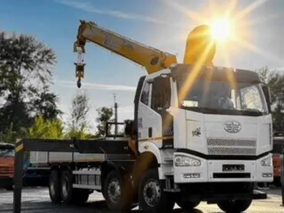 Бортовой грузовик FAW CA3310 XCMG SQS350-5 2025 года новый фото 3