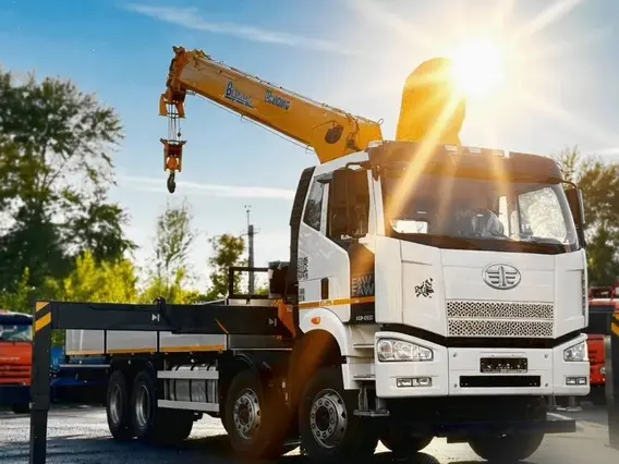 Бортовой грузовик FAW CA3310 XCMG SQS350-5 2025 года новый фото 3