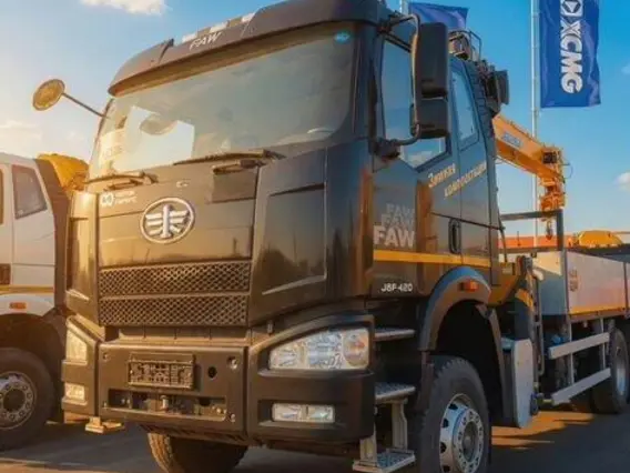 Бортовой грузовик FAW J6P CA3250 с КМУ XCMG, 2025 2026 года б/у