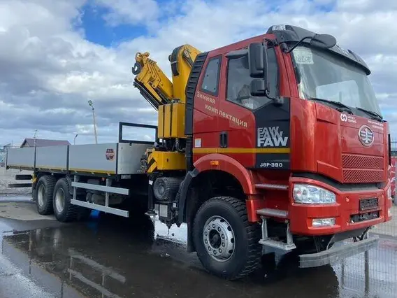Бортовой грузовик FAW J6P CA3250 с КМУ XCMG, 2025 2026 года б/у