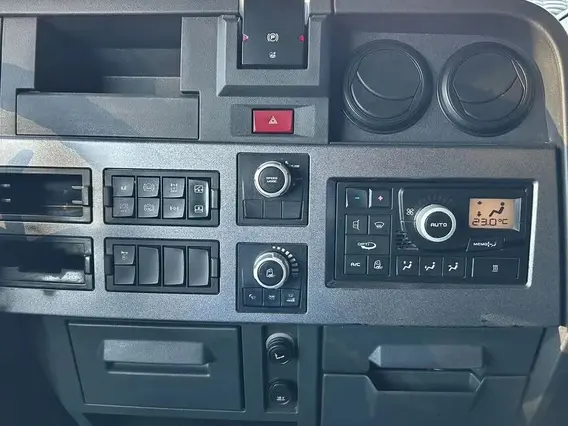 Седельный тягач Renault T480 2018 года б/у фото 17
