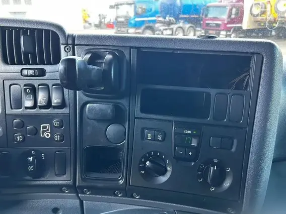 Седельный тягач Scania P 2012 года б/у фото 19