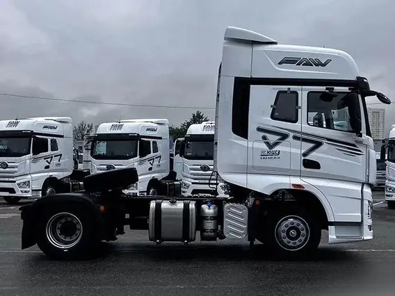 Седельный тягач FAW J7 2024 года новый фото 3