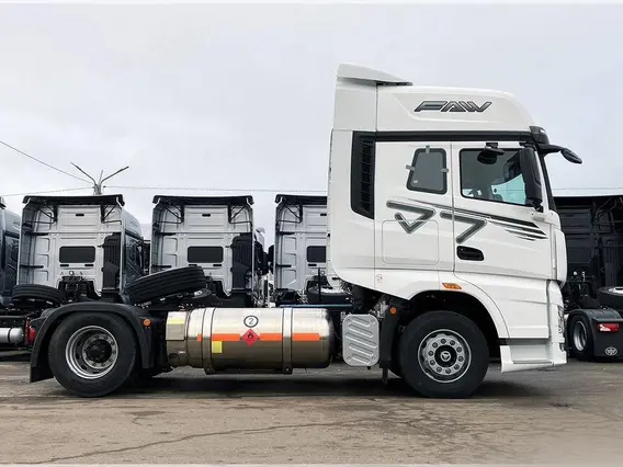 Седельный тягач FAW J7 2024 года новый фото 5