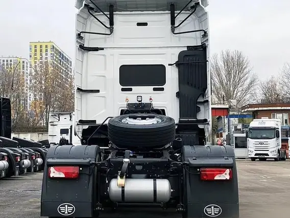 Седельный тягач FAW J7 2024 года новый фото 8