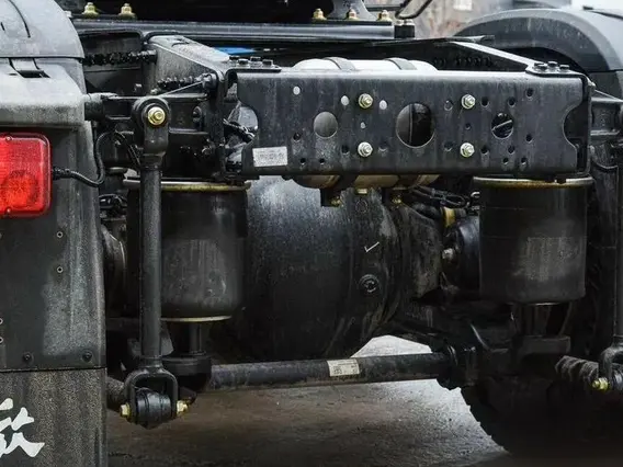 Седельный тягач FAW J7 2023 года новый фото 17