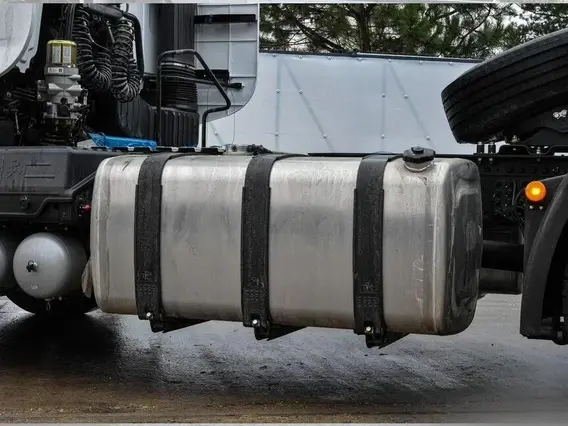 Седельный тягач FAW J7 2023 года новый фото 19