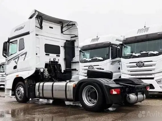 Седельный тягач FAW J7 2024 года новый фото 4