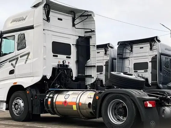 Седельный тягач FAW J7 2024 года новый фото 7