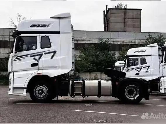 Седельный тягач FAW J7 2024 года новый фото 3