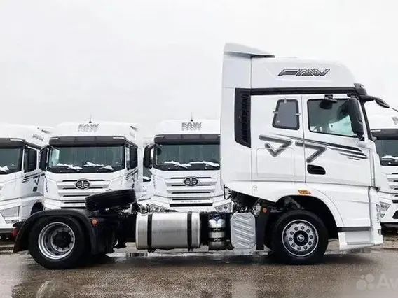 Седельный тягач FAW J7 2024 года новый фото 4