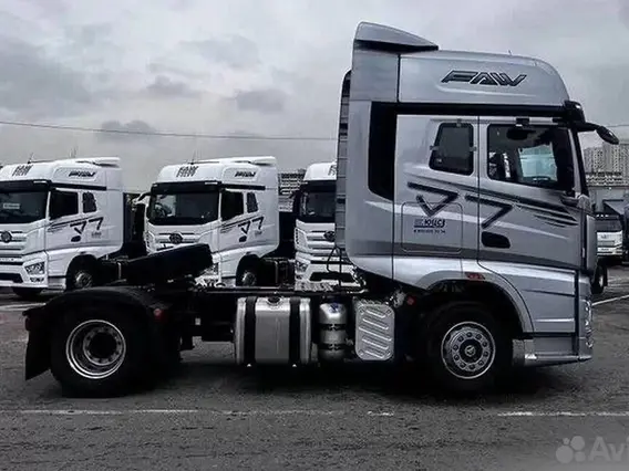 Седельный тягач FAW J7 2024 года новый фото 5