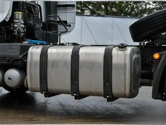 Седельный тягач FAW J7 2023 года новый фото 4