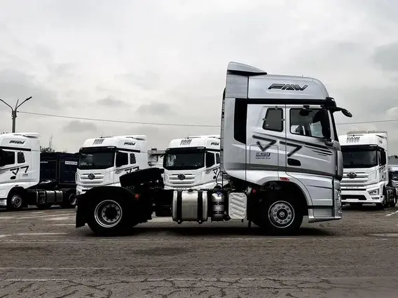 Седельный тягач FAW J7 2024 года новый