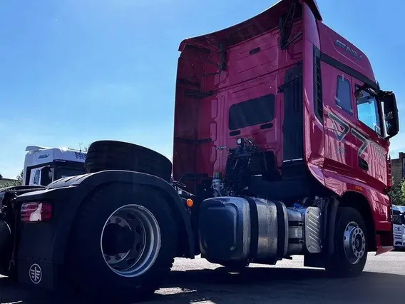 Седельный тягач FAW J7 2024 года новый фото 3